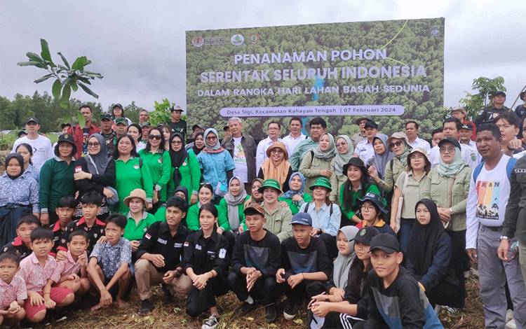 Peringati Hari Lahan Basah, BRGM dan KLHK Tanam 200 Pohon di Desa Sigi
