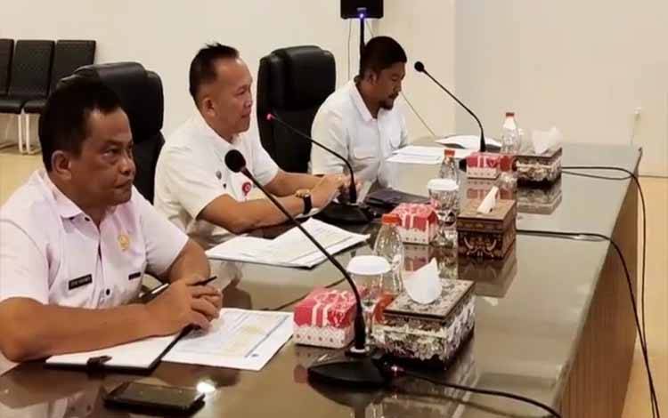 Sekda Kapuas, Septedy saat pimpin Rakor persiapan sambut HUT Kapuas, bertempat di Ruang Rapat Rujab Bupati pada Rabu, 7 Februari 2024. (FOTO: IST)