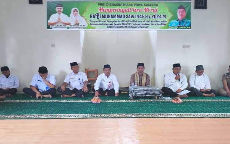 Peringati Isra Miraj, Kepala Disnakertrans Kalteng Harap Peningkatan Keimanan dan Estos Kerja ASN