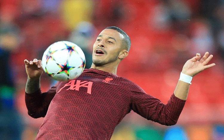 Baru Pulih Setelah Absen 10 Bulan, Thiago Alcantara Kembali Cedera