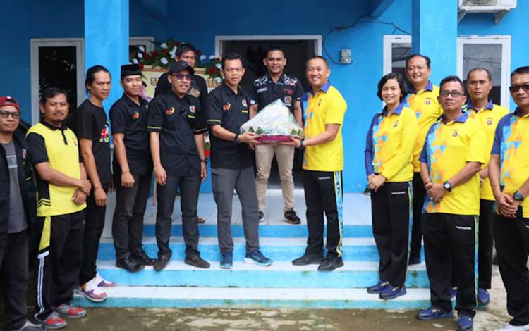 Kapolres Beri Kejutan PWI Lamandau di Hari Pers Nasional 2024
