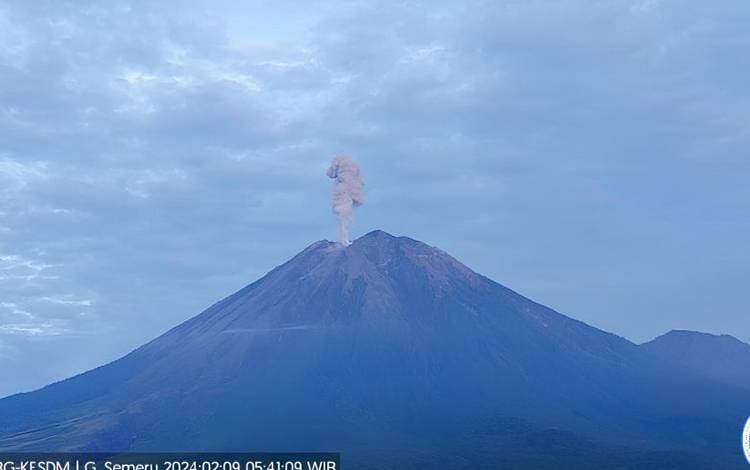 Gunung Semeru Mengalami Ratusan Kali Aktivitas Kegempaan dalam Sehari