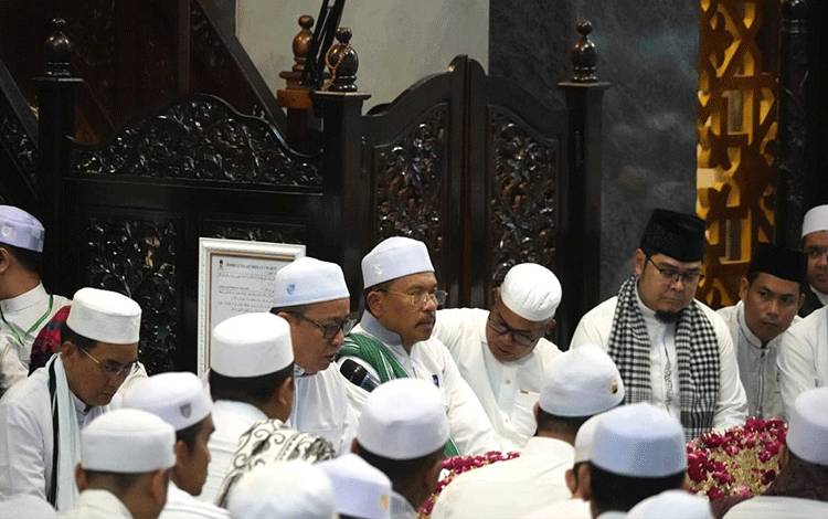 Sekda Kalteng Ikuti Haul Guru Sekumpul Sekaligus Peringati Isra Miraj