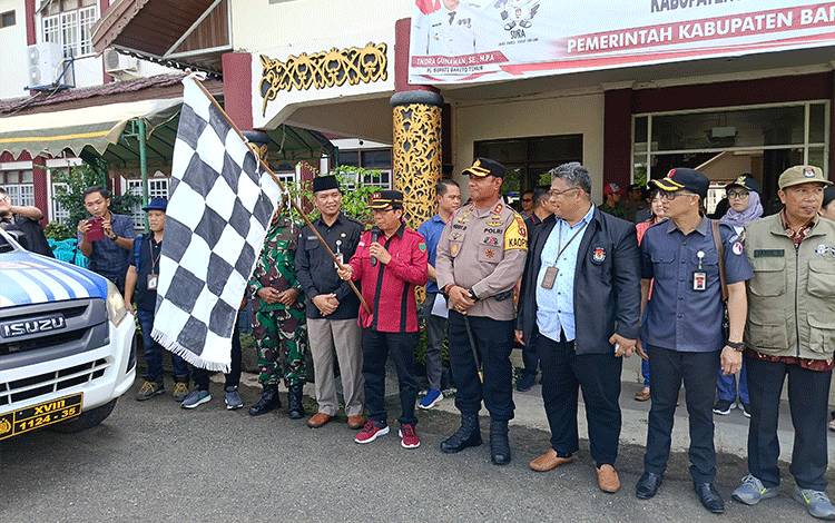 Sekda Barito Timur Lepas Distribusi Logistik Pemilu 2024