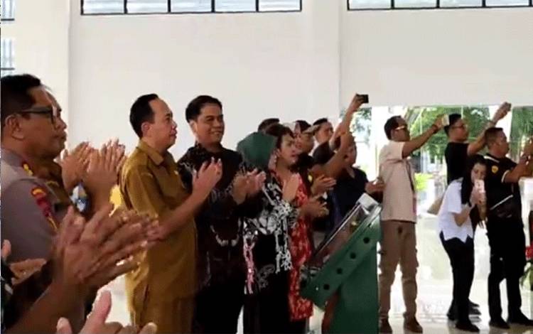 Suasana saat peluncuran aplikasi iKapuas, bertempat di Aula Rujab Bupati pada Senin, 12 Februari 2024. (FOTO: IST)