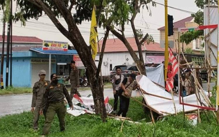 Bawaslu Kapuas Lepas APK Kontestan Pemilu