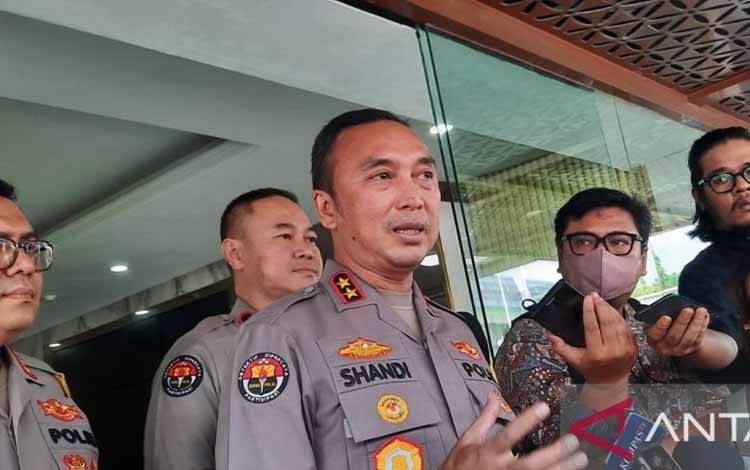 Kepala Divisi Humas Polri Irjen Sandi Nugroho memberikan keterangan kepada wartawan terkait kesiapan Pemilu 2024 di Mabes Polri, Jakarta, Senin (12/2/2024). ANTARA/Laily Rahmawaty