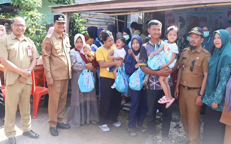Pj Bupati Seruyan Ajak Orang Tua Bawa Bayi dan Balitanya ke Posyandu