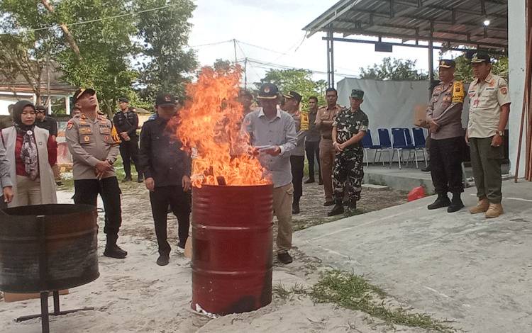 3.229 Surat Suara Pemilu Rusak dan Tidak Terpakai Dimusnahkan KPU Kobar