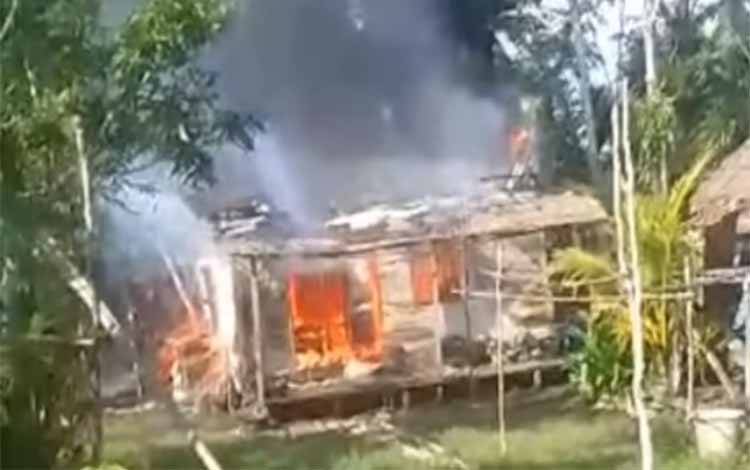 Kebakaran Hanguskan Sebuah Rumah Warga di Desa Sei Bakut