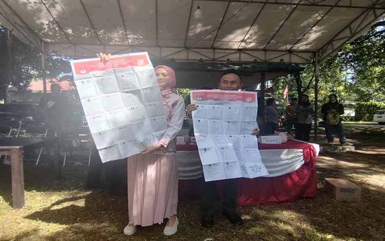 Gubernur Kalteng dan Istri Mencoblos di TPS 02 Palangka