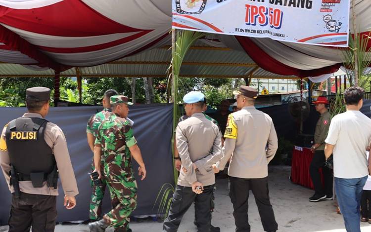 Kapolresta Palangka Raya Tinjau Langsung Pemungutan Suara di Sejumlah TPS