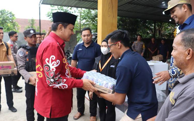 Pj Bupati Kobar Bersama Kapolres dan Pamatwil Polda Kalteng Tinjau Penghitungan Suara di Sejumlah TPS