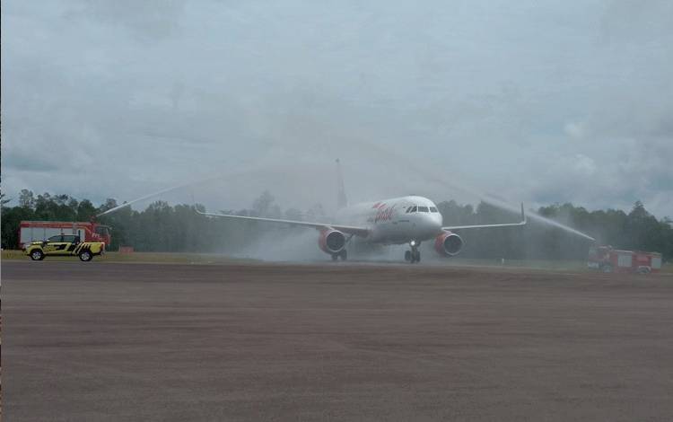 Water Cannon Salute, Sambut Pesawat Airbus A330 Batik Air Mendarat Perdana di Bandara Iskandar Pangkalan Bun?