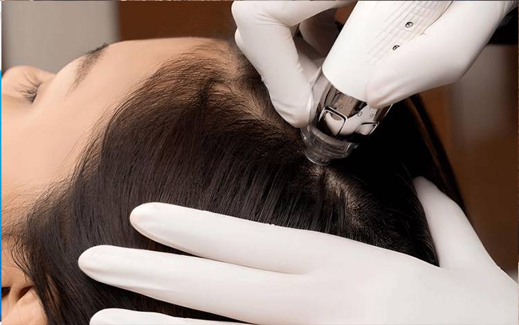 Salah satu perawatan rambut di ERHA Hair Care Center. (ANTARA/HO/Dokumentasi ERHA)