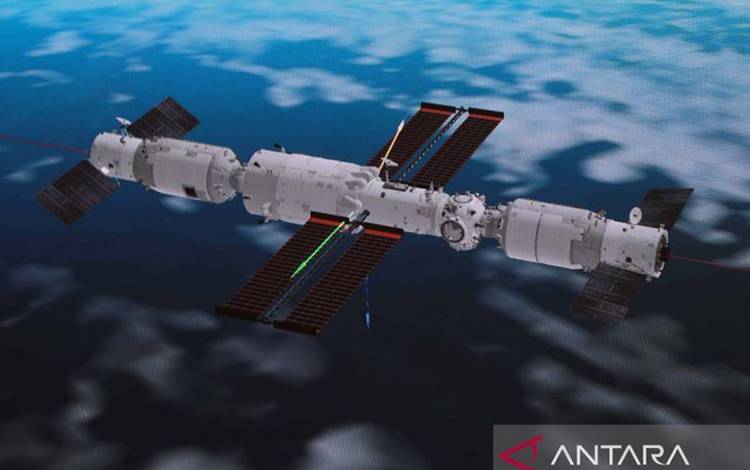 Gambar simulasi yang diabadikan di Pusat Kendali Antariksa Beijing (Beijing Aerospace Control Center/BACC) pada (10/5/2022) menunjukkan wahana antariksa kargo Tianzhou-4 milik China sedang melakukan penambatan (docking) dengan kombinasi modul inti stasiun luar angkasa Tianhe dan wahana antariksa kargo Tianzhou-3. Wahana antariksa kargo Tianzhou-4 milik China, yang mengangkut pasokan untuk misi berawak Shenzhou-14 mendatang, berhasil melakukan docking dengan kombinasi modul inti stasiun luar angk