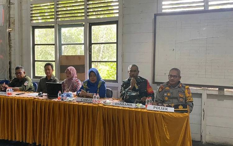 Hadiri Pleno Rekapitulasi Pemilu Tingkat Kecamatan, Ini yang Disampaikan Danramil Kapuas Hilis?