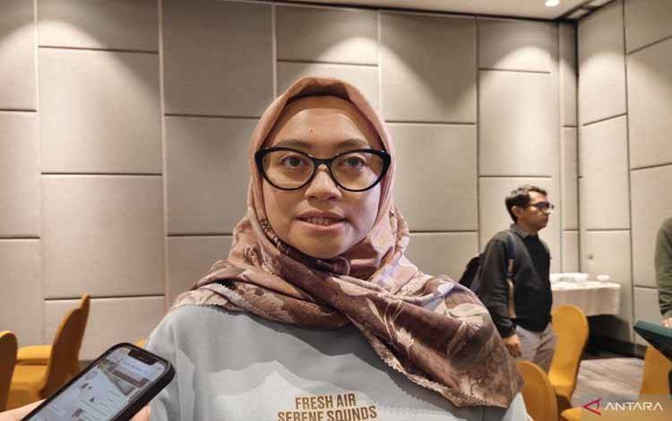 Direktur Eksekutif Perkumpulan untuk Pemilu dan Demokrasi (Perludem) Khoirunnisa Nur Agustyati menjawab pertanyaan awak media di Hotel Mercure Sabang, Jakarta, Minggu (18/2/2024). ANTARA/Nadia Putri Rahmani