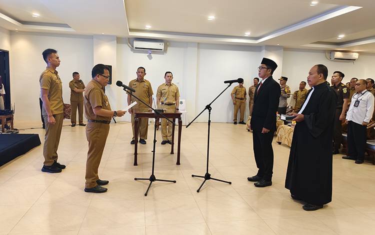 Pj Bupati Kapuas Resmi Lantik Direktur PDAM Masa Jabatan 2024 - 2029