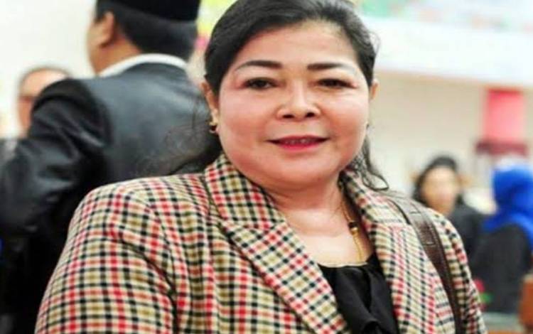 Nenie Adriati Lambung Ajak Masyarakat Jaga Kebersihan Bundaran Besar?