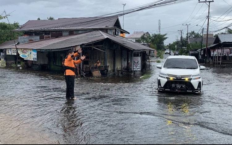 Genangan Air Capai 50 Cm di Jalan Beliang Palangka Raya