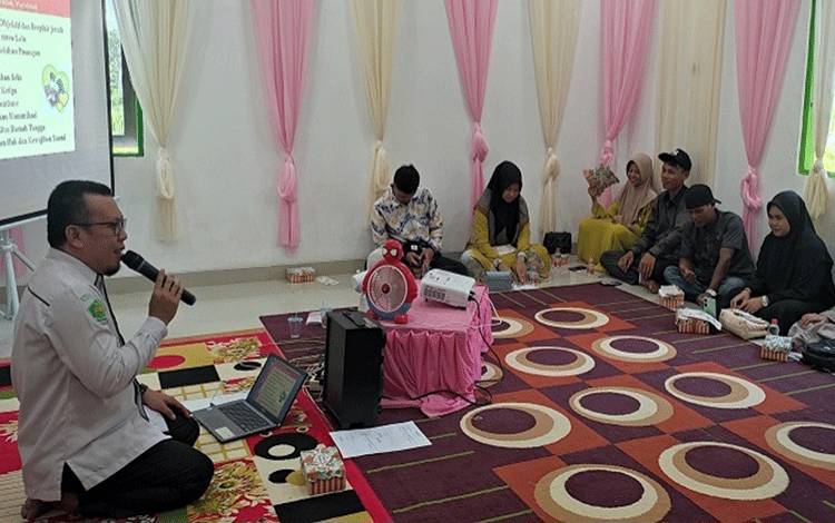 KUA Kecamatan Bataguh Berikan Bimbingan Perkawinan Pra Nikah Bagi Catin