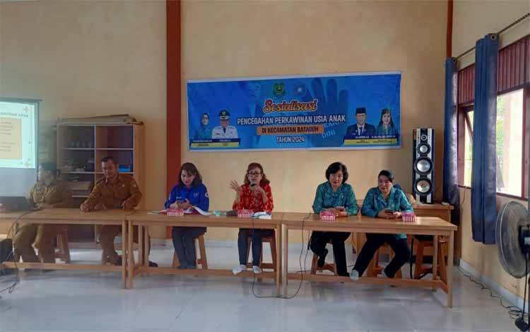 TP PKK dan Dinas P3APPKB Kapuas Sosialisasi Pencegahan Perkawinan Anak Usia Dini ke Sekolah