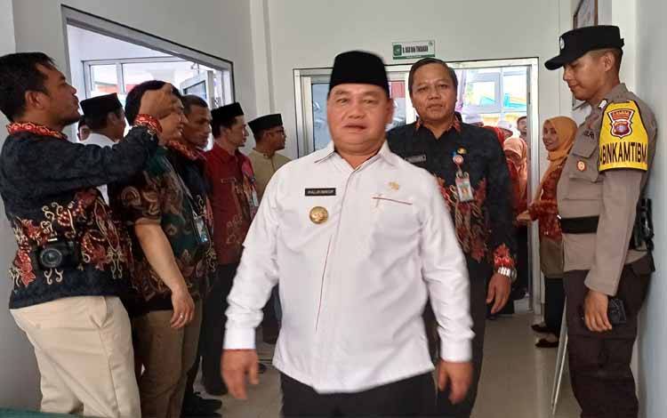 Bupati Kotim Minta Camat Bekerja Sama Pihak Ketiga Agar Seluruh Desa Teraliri Listrik