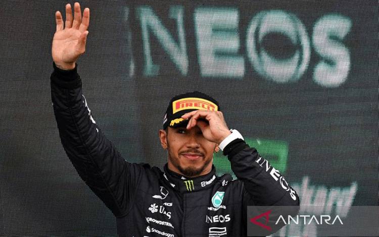 Hamilton Nilai W15 Tunjukkan Peningkatan Performa di Tes Pramusim