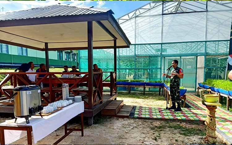 Penanaman Buah Melon di Greenhouse Kodim Muara Teweh Gunakan Sistem Hidroponik