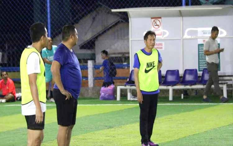 Jalin silaturahmi, Pj Bupati Barito Utara Bersama FKPD dan SOPD Bermain Mini Soccer