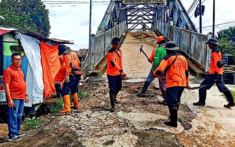 Jalan Dekat Turunan Jembatan Sare Pulau Diperbaiki