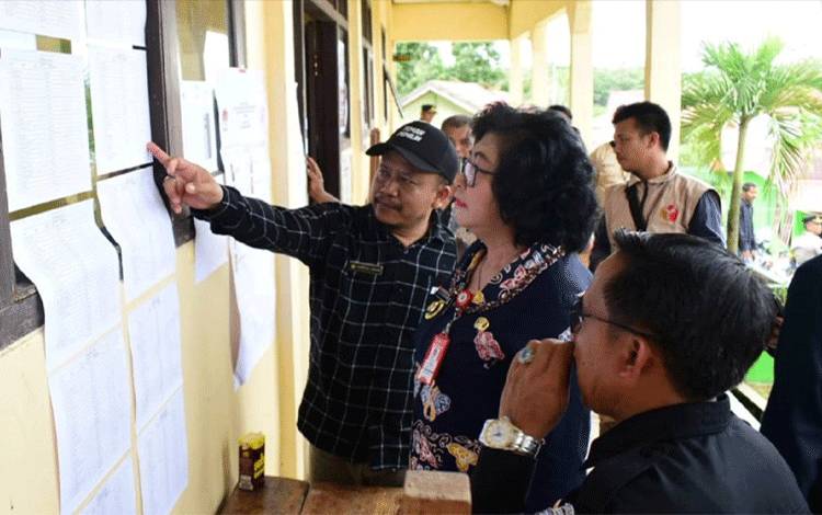 Pj Bupati Lamandau Pantau PSU di TPS 050 Nanga Bulik