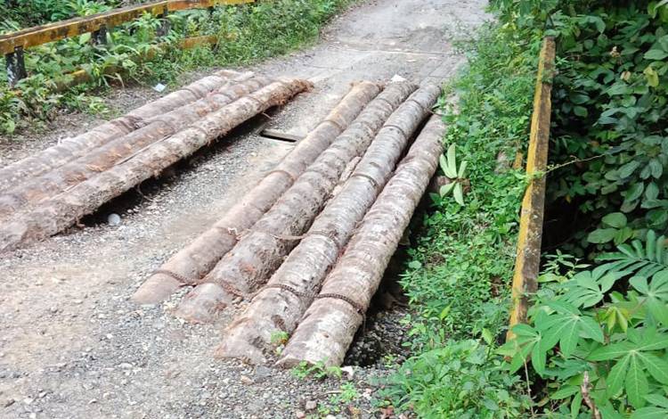 Kades Apar Batu: Gara-gara Dua Jembatan Rusak Warga Alami Kecelakaan