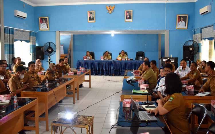 Suasana saat Rakor verifikasi data P3KE dan DTKS di Kapuas, Senin, 26 Februari 2024. (FOTO: IST)