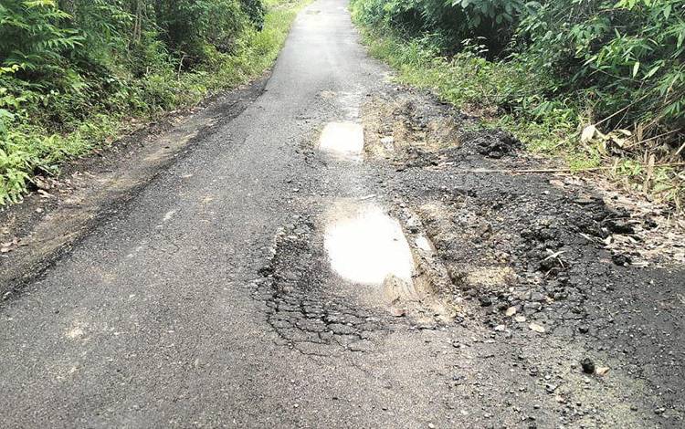 Dinas PUPR Perkim Tanggapi Keluhan Warga Terkait Jalan Ampari-Apar Batu yang Rusak