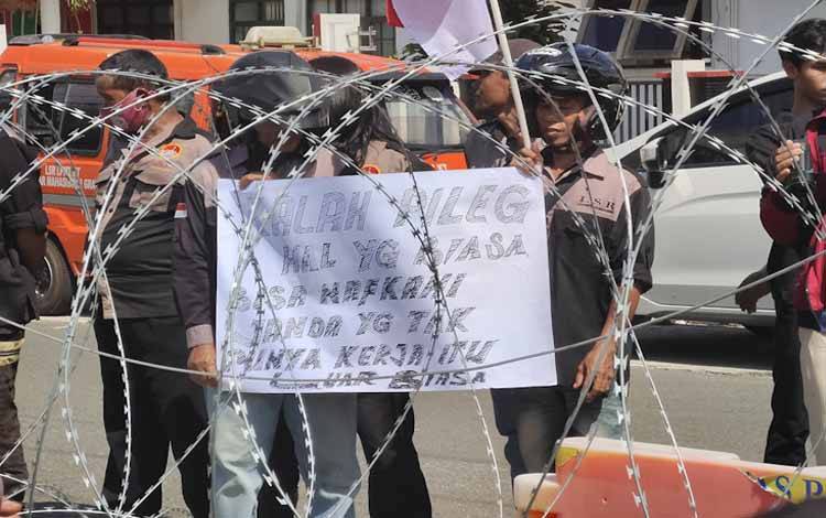 Berikut Poin Tuntutan Aksi Damai di Kantor KPU Kalteng
