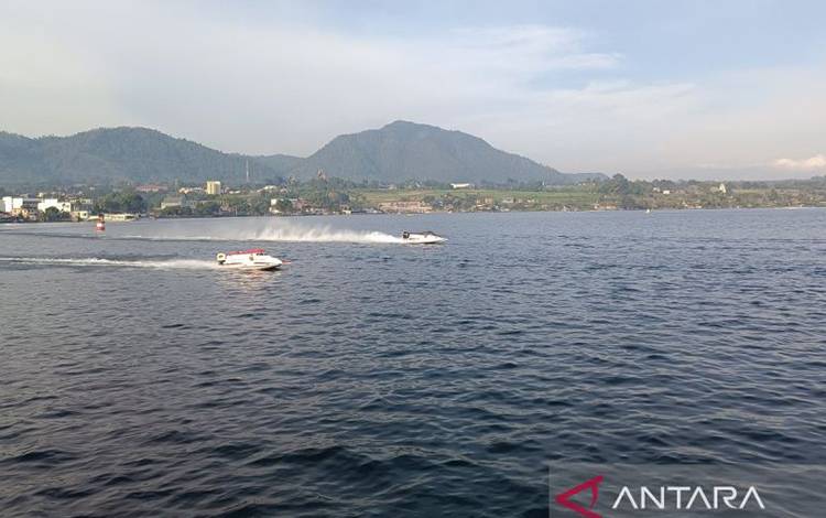 Pembalap F1 Powerboat Danau Toba jajal Sirkuit Jelang Free Practice
