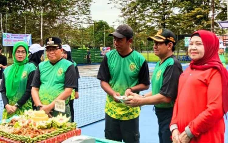 Turnamen Tenis Lapangan KPA Cup Digelar Meriahkan HUT ke 66 Pengadilan Agama Kapuas