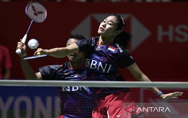 Pebulu tangkis ganda campuran Indonesia Lisa Ayu Kusumawati (kanan) dan Rehan Naufal Kusharjanto. ANTARA FOTO/M Risyal Hidayat/aww/am.