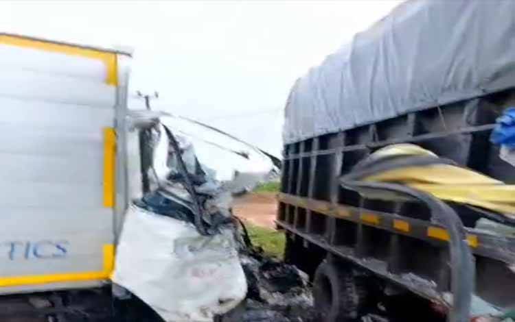 Tabrakan Mobil Box Lawan Truk Akibatkan Satu Orang Tewas di Kotim
