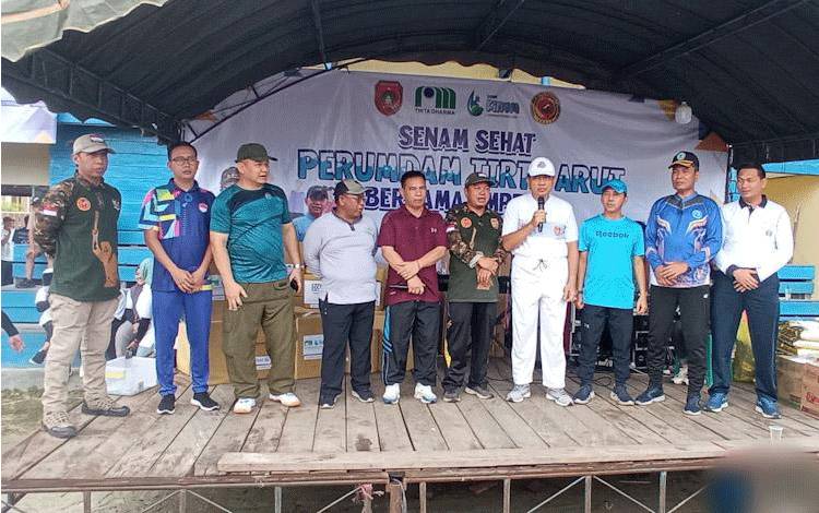 Pj. Bupati Kobar Bersama Warga Kumai Ikuti Senam Sehat
