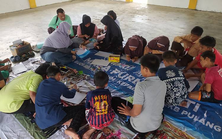 Dinas P3APPKB Kalteng Beri Bantuan Psikologis Anak Korban Kebakaran Maliku Baru