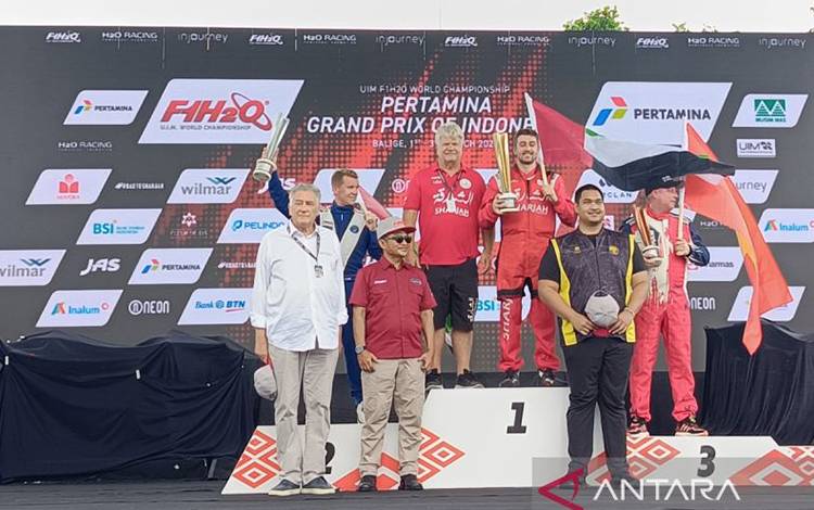 Pembalap Debutan Rusty Wyatt Juara F1 Powerboat Danau Toba 2024