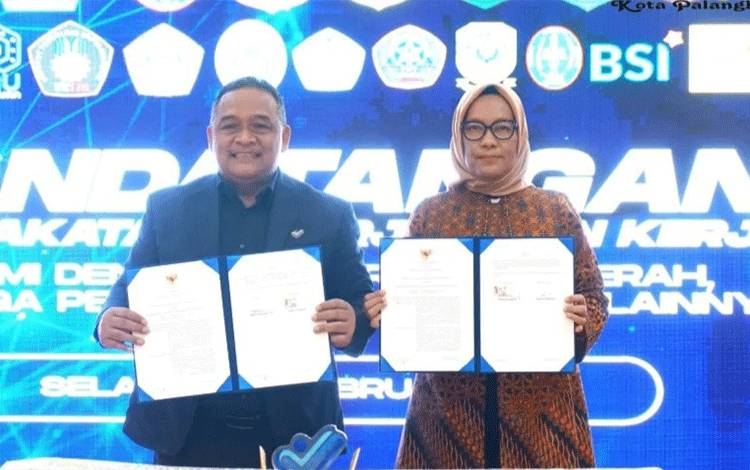 Penandatangan nota kesepakatan perlindungan pekerja migran. (FOTO: HUMAS)