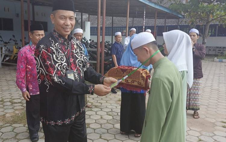Ini Pesan Kepala Kemenag Kapuas ke Peserta Ujian Pendidikan Kesetaraan Ponpes Salafiyah