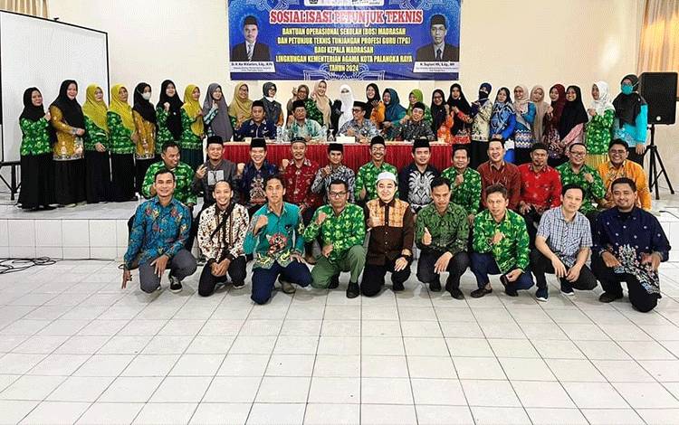 Kepala MIN 5 Palangka Raya Ikuti Sosialisasi Juknis BOS 2024