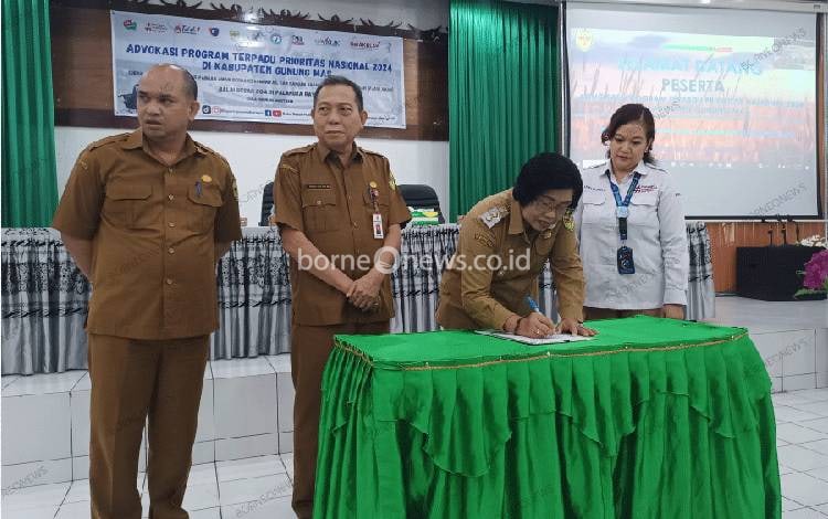 Wakil Bupati Gunung Mas Menandatangani Komitmen Pemda Tentang Keamanan Pangan