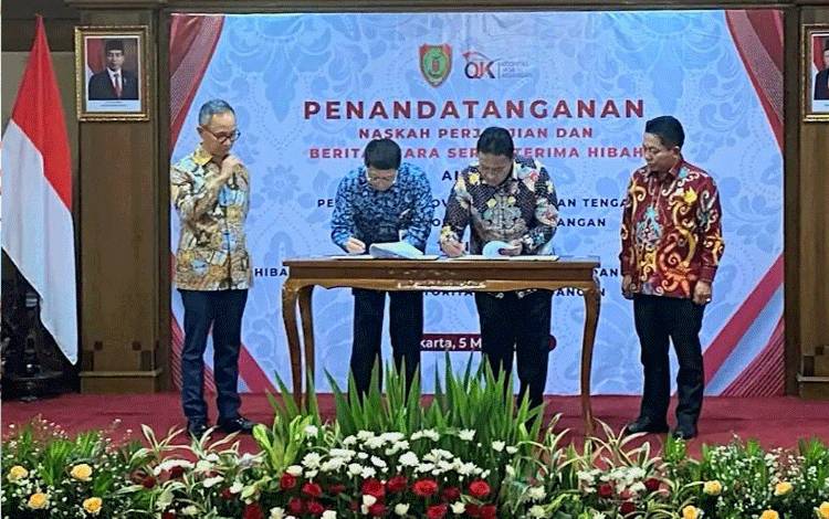 Pemprov Kalteng Hibahkan Aset ke OJK