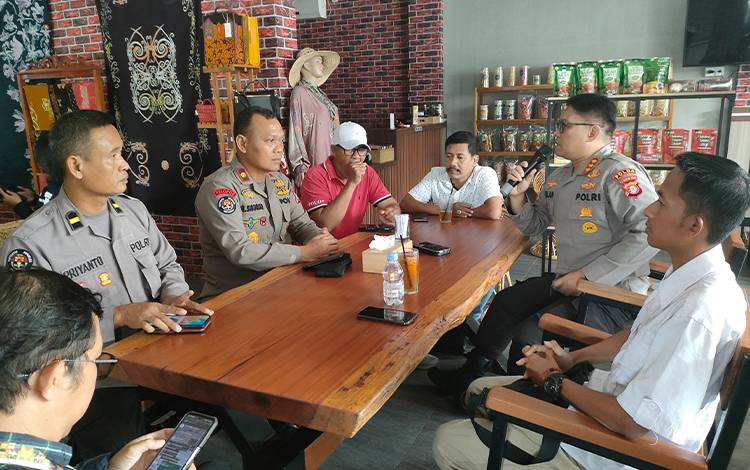 Bidhumas Polda Kalteng Gelar Silaturahmi dengan Wartawan di Palangka Raya